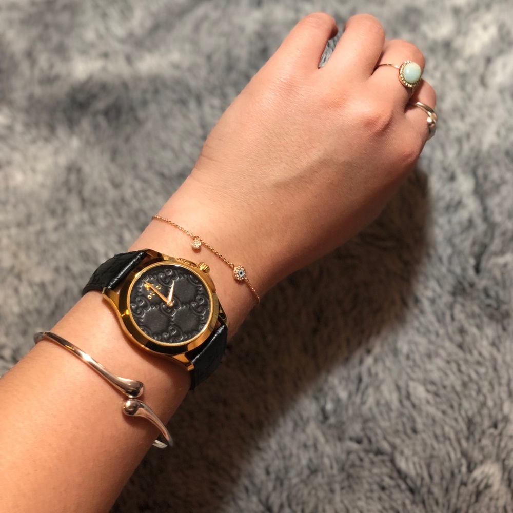 New Women’s black and gold Gucci Watch!